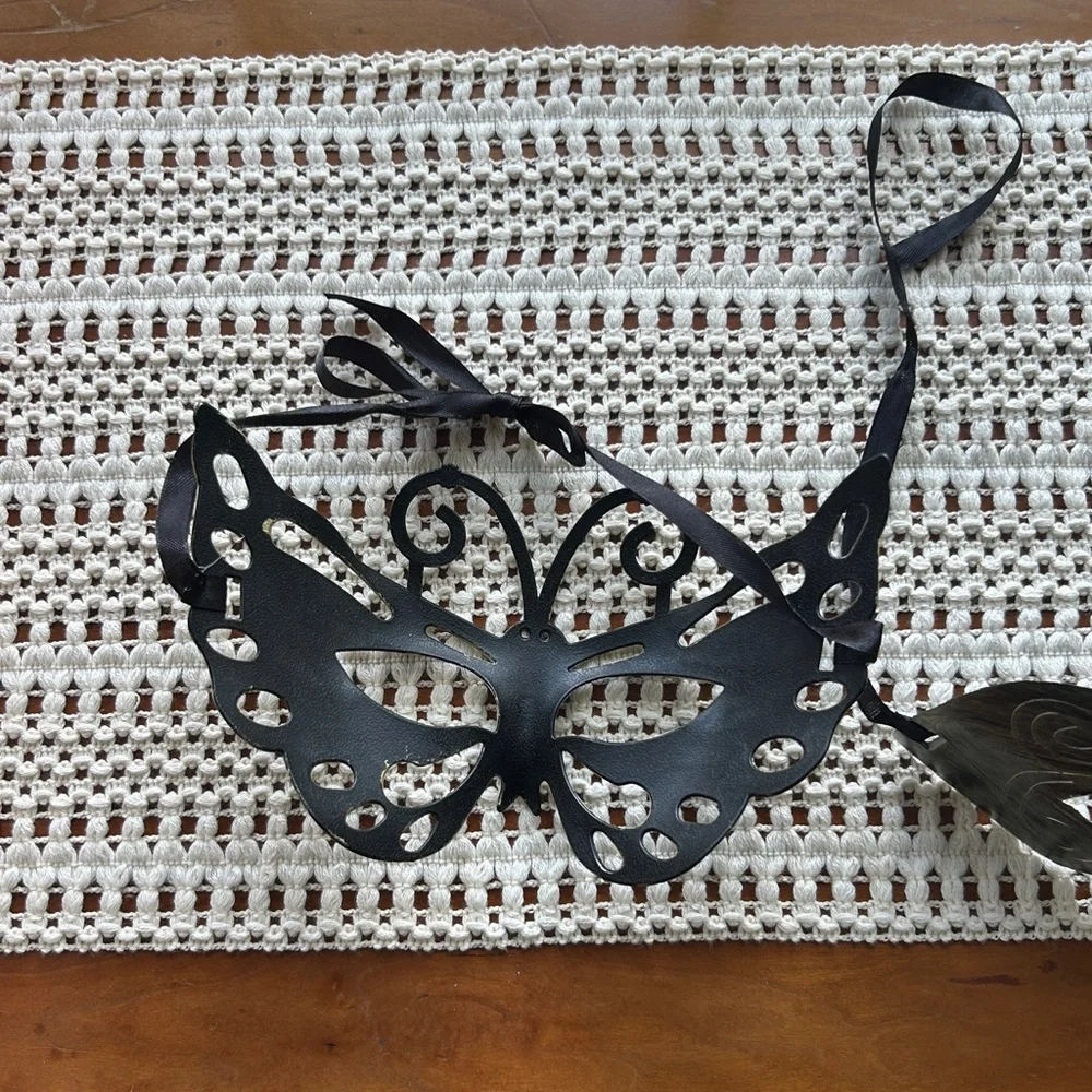 Gold Butterfly and Venetian Mask Set Easy Tie Ribbons Resin Plastic Comfortable